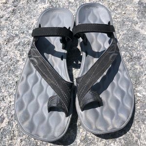 PRICE DROP Like new Columbia sandals